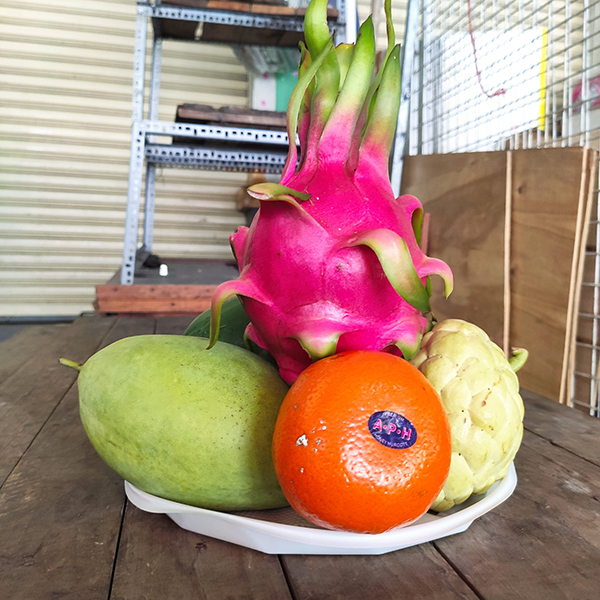 Combo trái cây và hoa đồng tiền